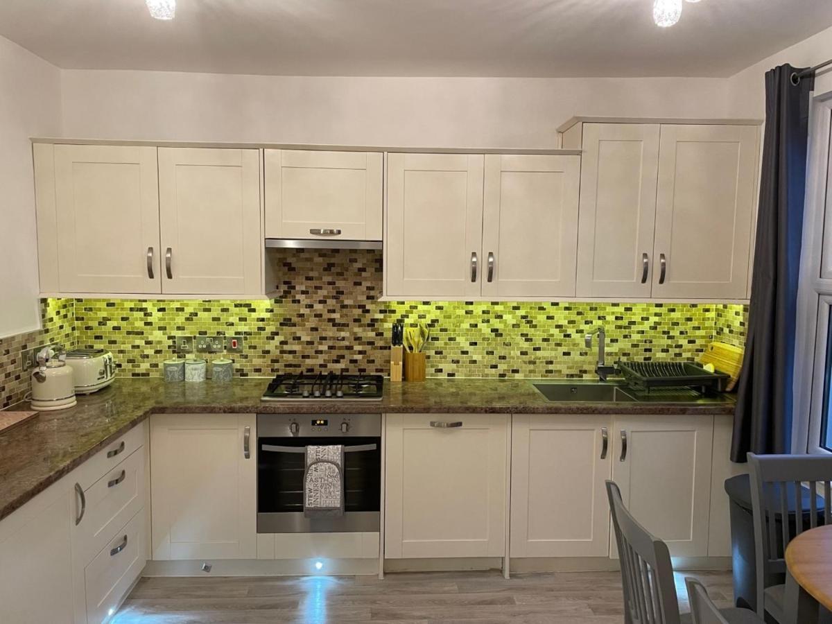 Luxury 5 Star London Apartment - Parking, Garden, Nr Greater London Metro Stations Luaran gambar