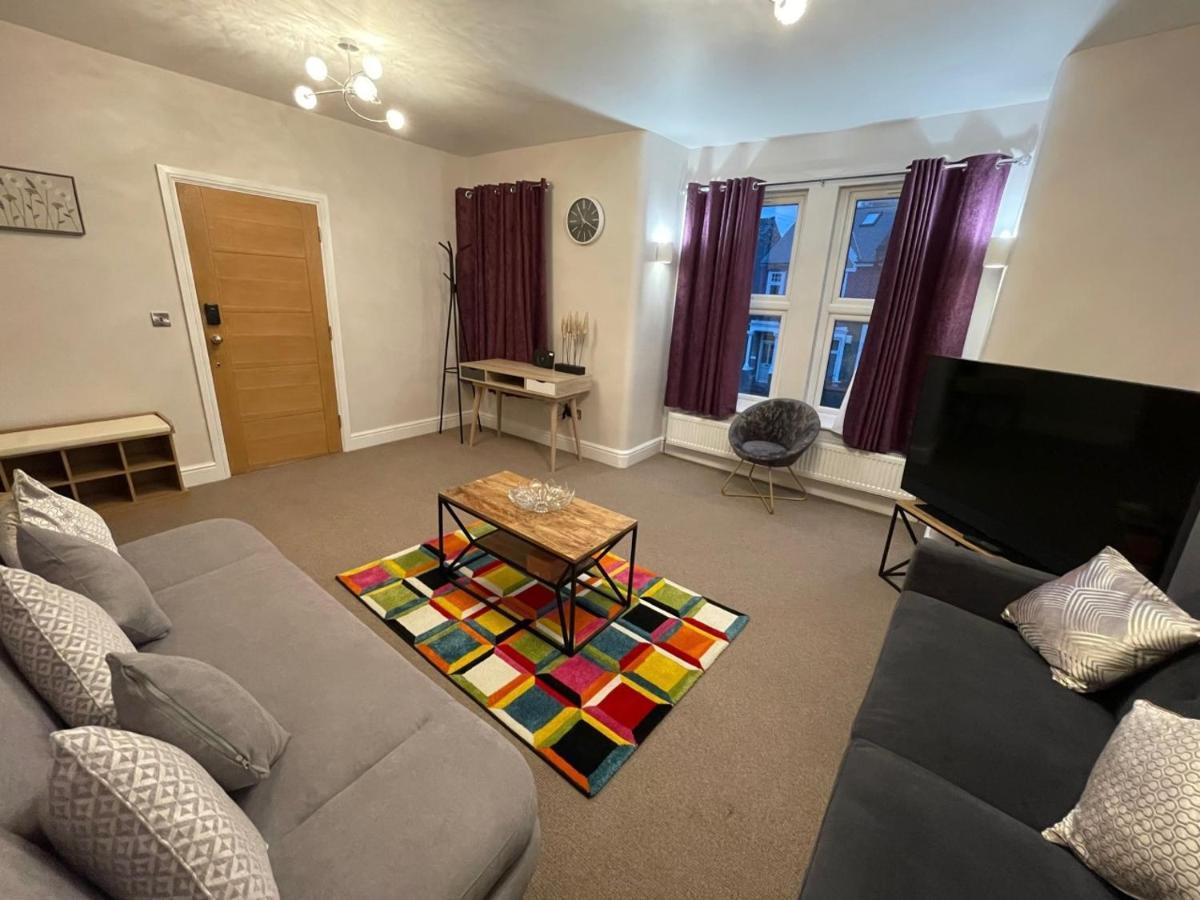 Luxury 5 Star London Apartment - Parking, Garden, Nr Greater London Metro Stations Luaran gambar