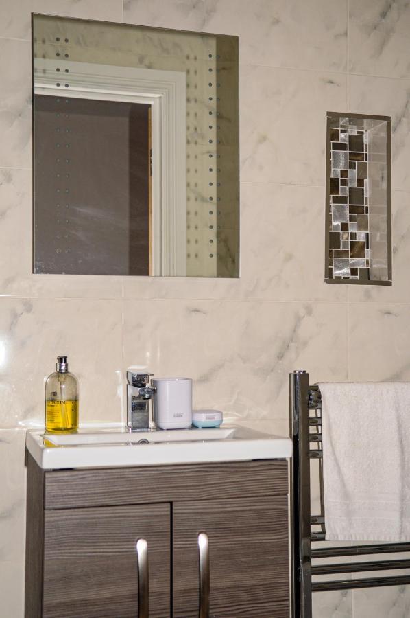 Luxury 5 Star London Apartment - Parking, Garden, Nr Greater London Metro Stations Luaran gambar