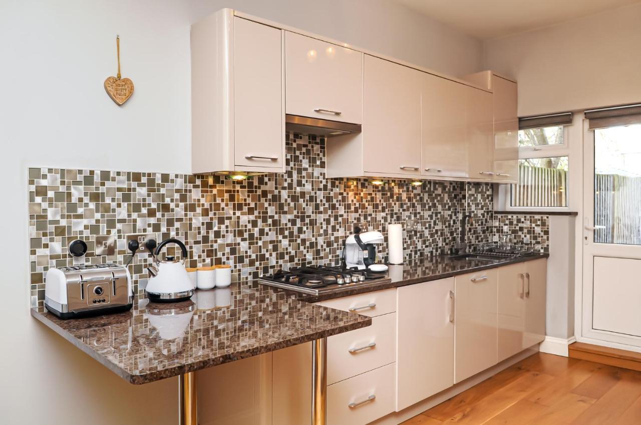 Luxury 5 Star London Apartment - Parking, Garden, Nr Greater London Metro Stations Luaran gambar