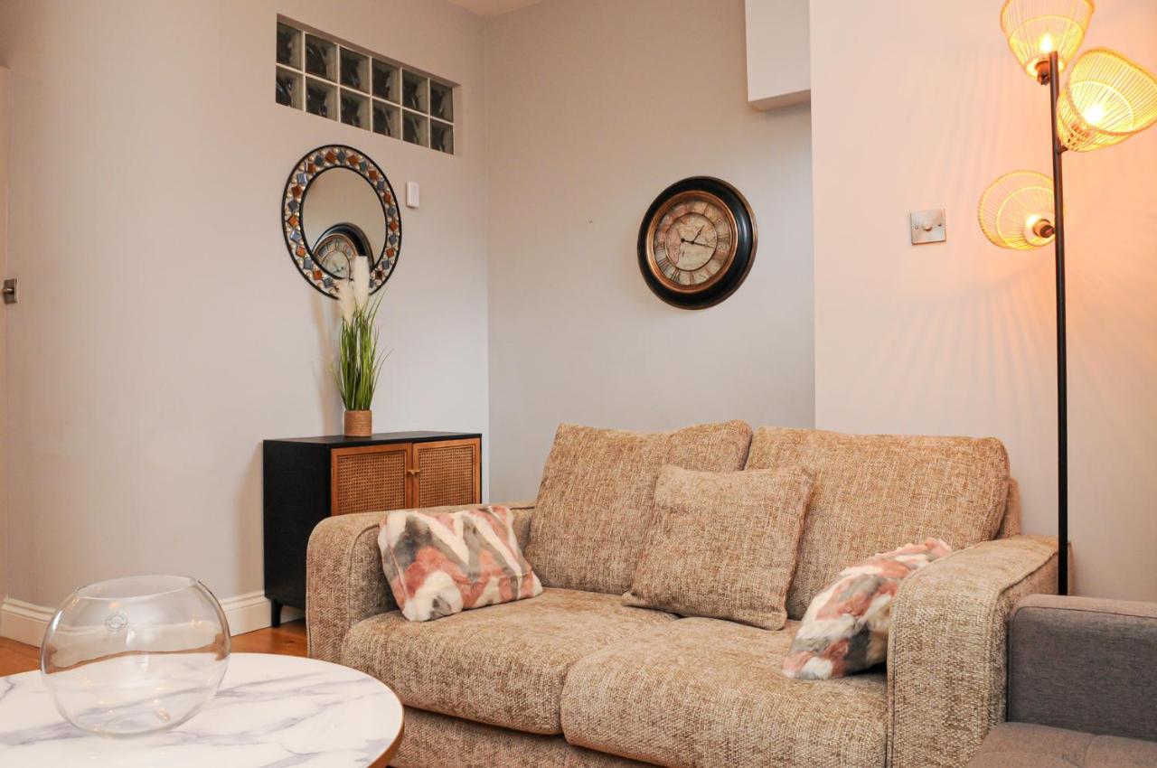 Luxury 5 Star London Apartment - Parking, Garden, Nr Greater London Metro Stations Luaran gambar