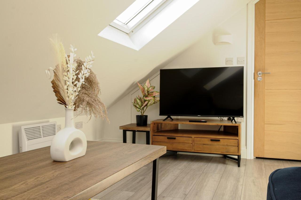 Luxury 5 Star London Apartment - Parking, Garden, Nr Greater London Metro Stations Luaran gambar