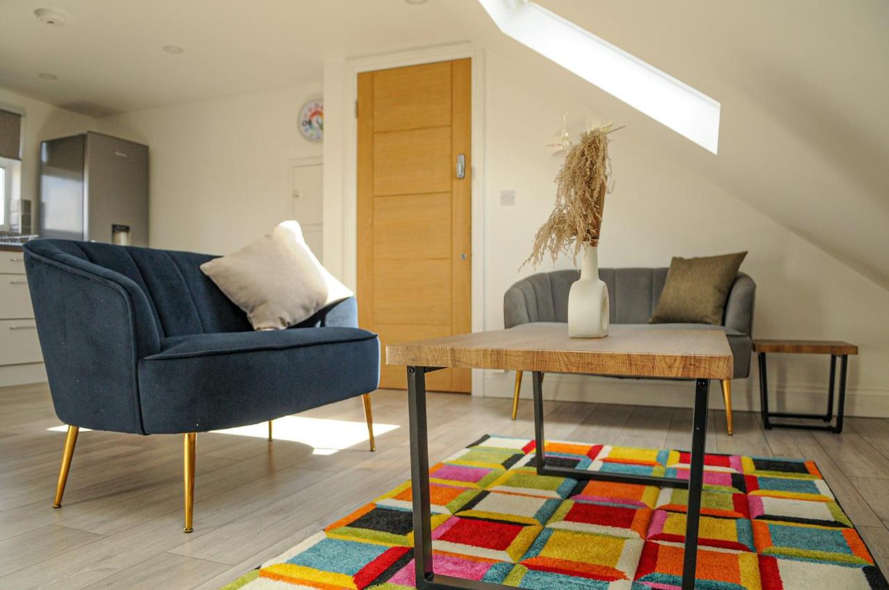 Luxury 5 Star London Apartment - Parking, Garden, Nr Greater London Metro Stations Luaran gambar