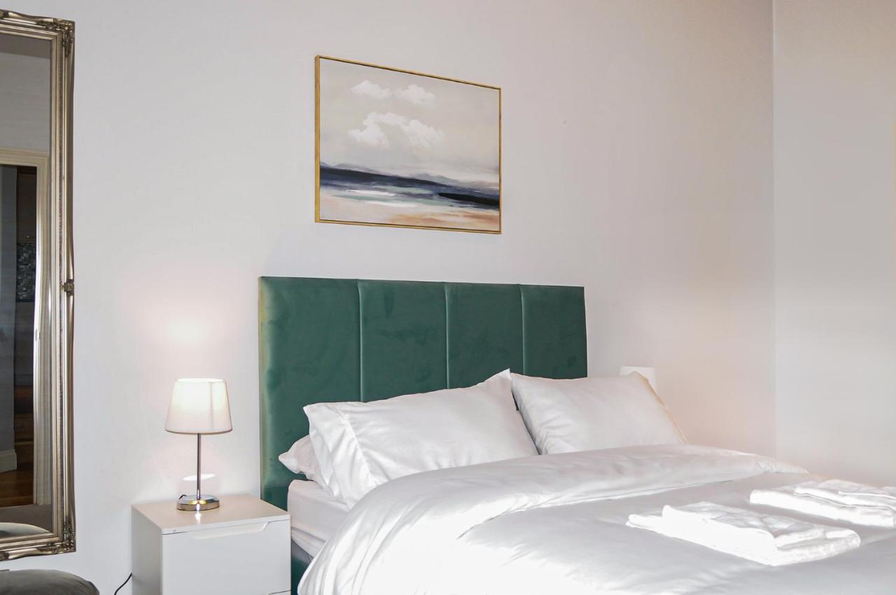 Luxury 5 Star London Apartment - Parking, Garden, Nr Greater London Metro Stations Luaran gambar