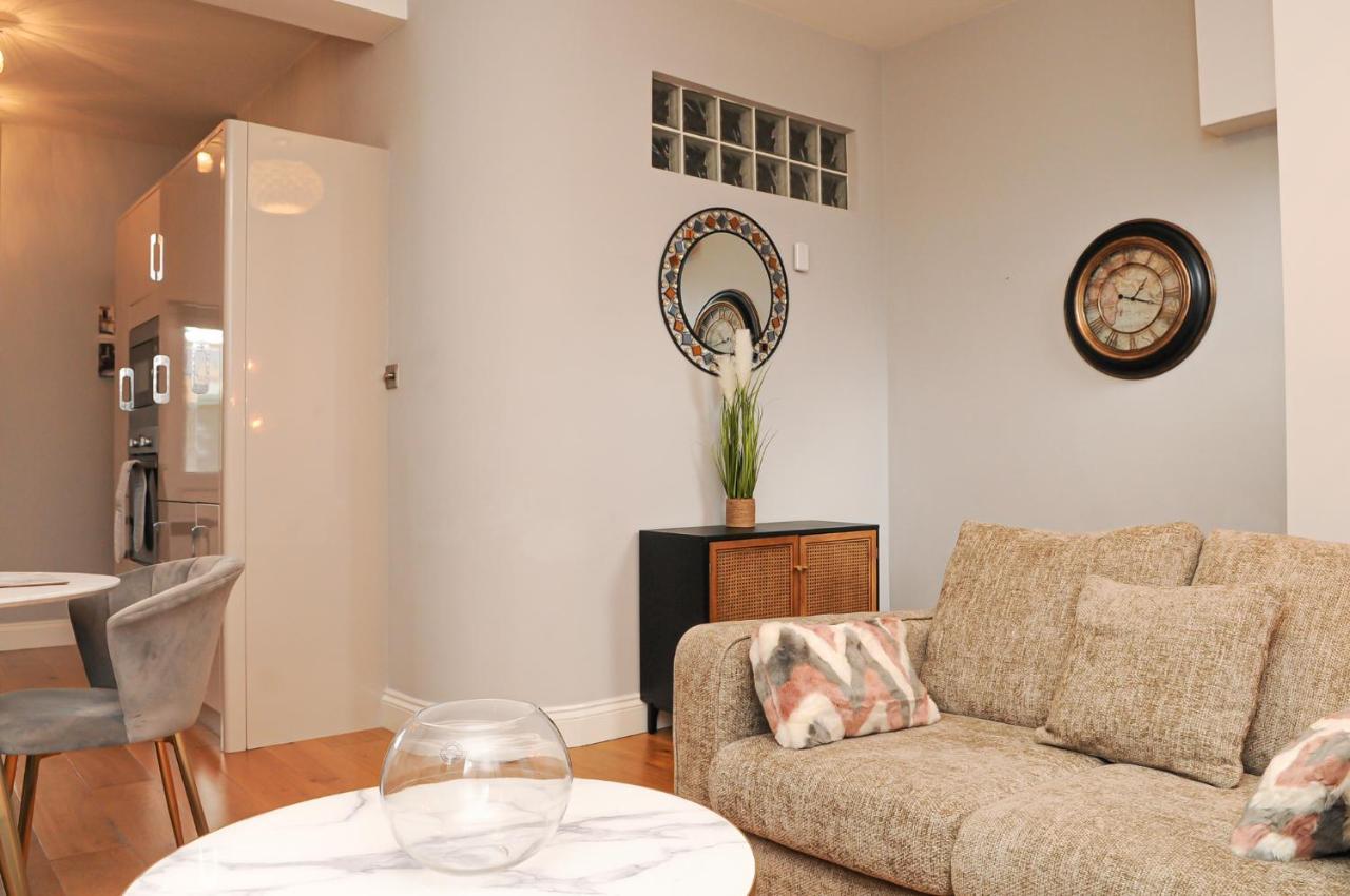 Luxury 5 Star London Apartment - Parking, Garden, Nr Greater London Metro Stations Luaran gambar